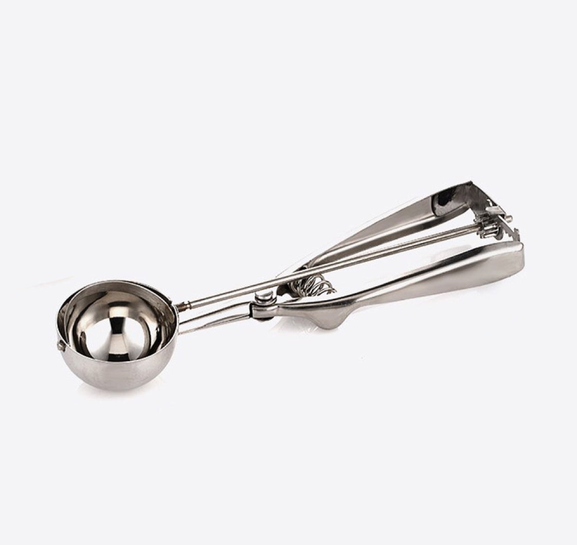 M-6110 - Millvado - 18/10 SS Scooper, Dia 2.5'' Compacity 3.25 Oz / 5 Table Spoon