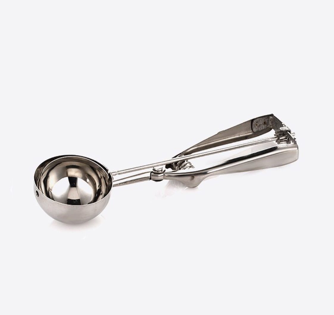 M-6800 - Millvado - 18/10 SS Scooper, Dia 2.1/8'' Compacity 2.5 Oz / 3.5 Table Spoon