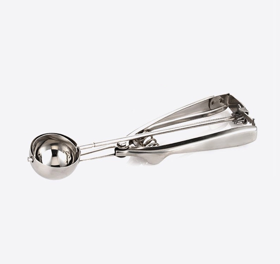 M-6300 - Millvado - 18/10 SS Scooper, Dia 1.3/8'' Compacity 0.56 Oz /1 Table Spoon